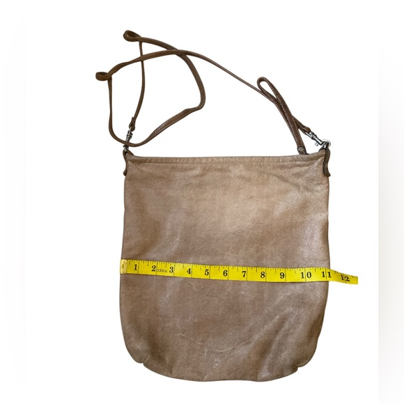 Rough And Tumble Brown Crossbody purse in amazing like new condition 11”x12” - Picture 9 of 11